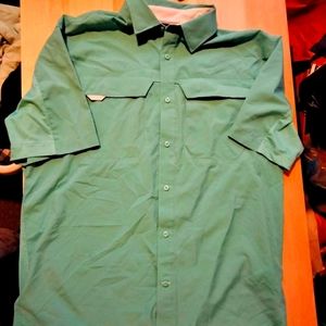 Under Armour  heat gear button up . Perfect for fishing or golf ! Men's large